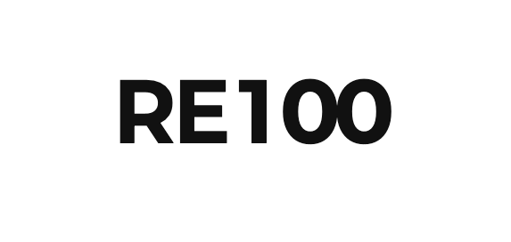 RE100 로고와 태양광 패널, 풍력 발전기가 함께 표시된 인포그래픽