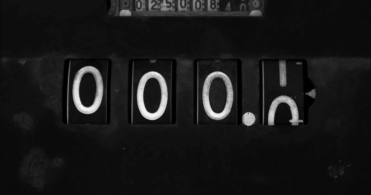 솔라나 ETF 상승 차트와 비트코인 하락 그래프