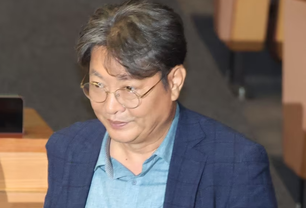 이춘석 의원 경찰 출석 모습